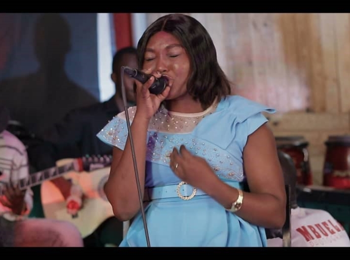 Marché de musique gospel : La chanteuse Naomie Bansimba lance sa vidéo live ‘‘Temps d'adoration et louange’’